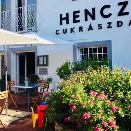 Pensionat Hencz Vendeghaz Balatonakarattya